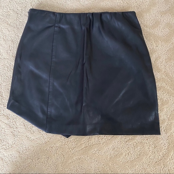 Zara Asymmetrical Faux Leather Mini  Skirt - Picture 6 of 7